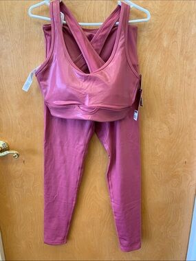 Ellie Metallic Rose Sports Bra & Legging Set
